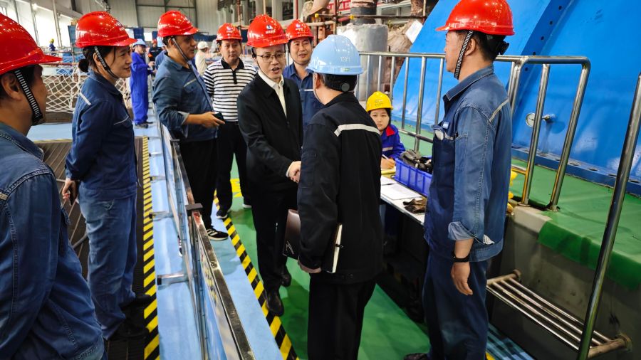 朱承軍慰問鄂州發(fā)電公司值班人員 朱承軍慰問鄂州發(fā)電公司值班人員